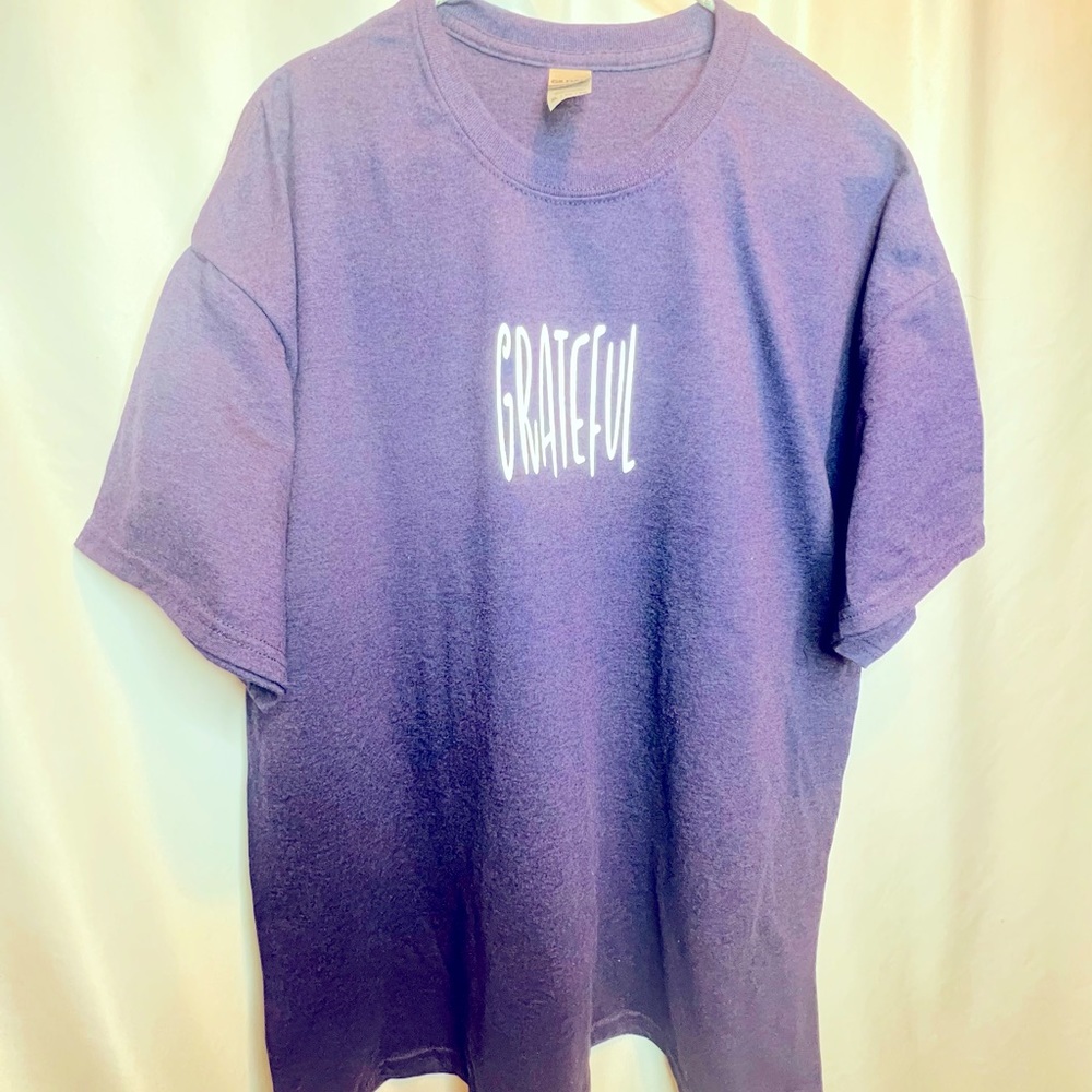Gildan T-shirt with Grateful across the chest